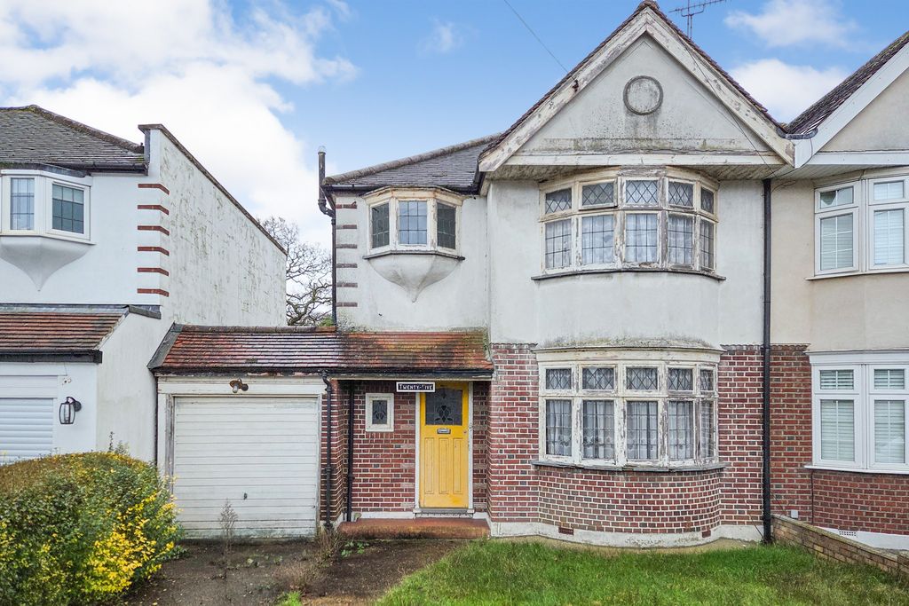 Property photo 1 of 1 25 Netherpark Drive, Gidea Park, Romford, Essex, Rm2 5Rj