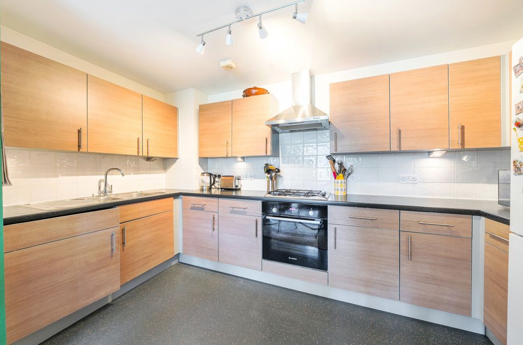 Property photo 3 of 10 Kitchen