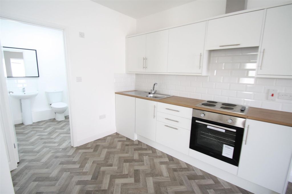 Property photo 3 of 7 Kitchen.Jpg