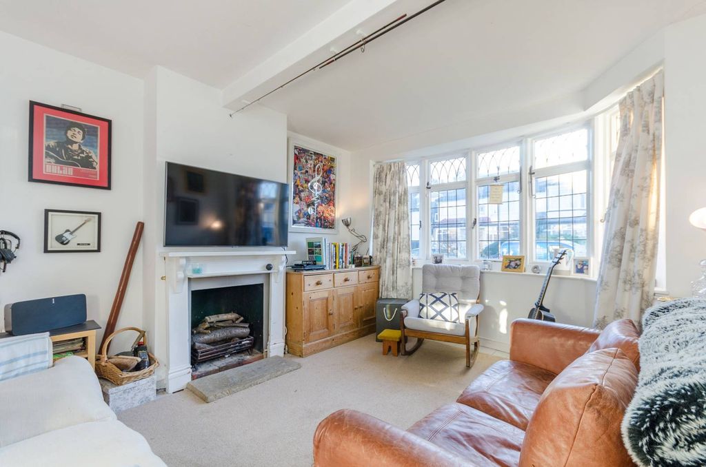 Property photo 2 of 17