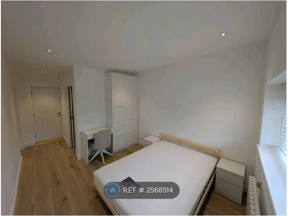 Property photo 2 of 16 Double Bedroom With Ensuite