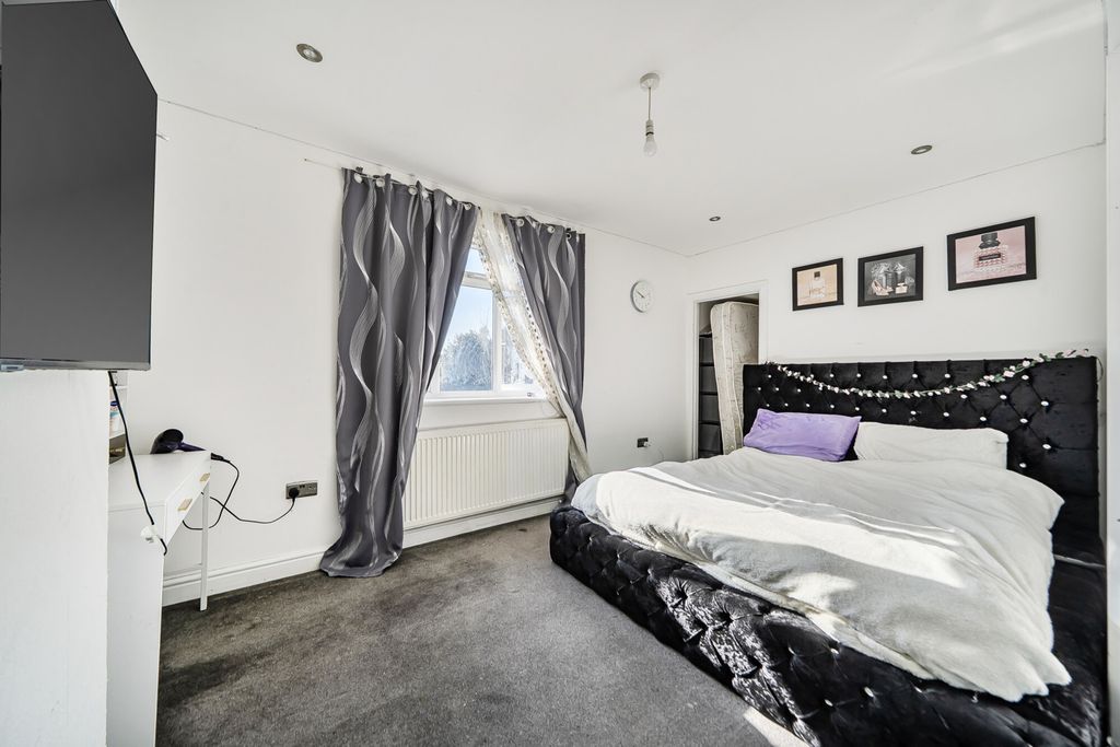 Property photo 3 of 11 1422301-11-69A95F...