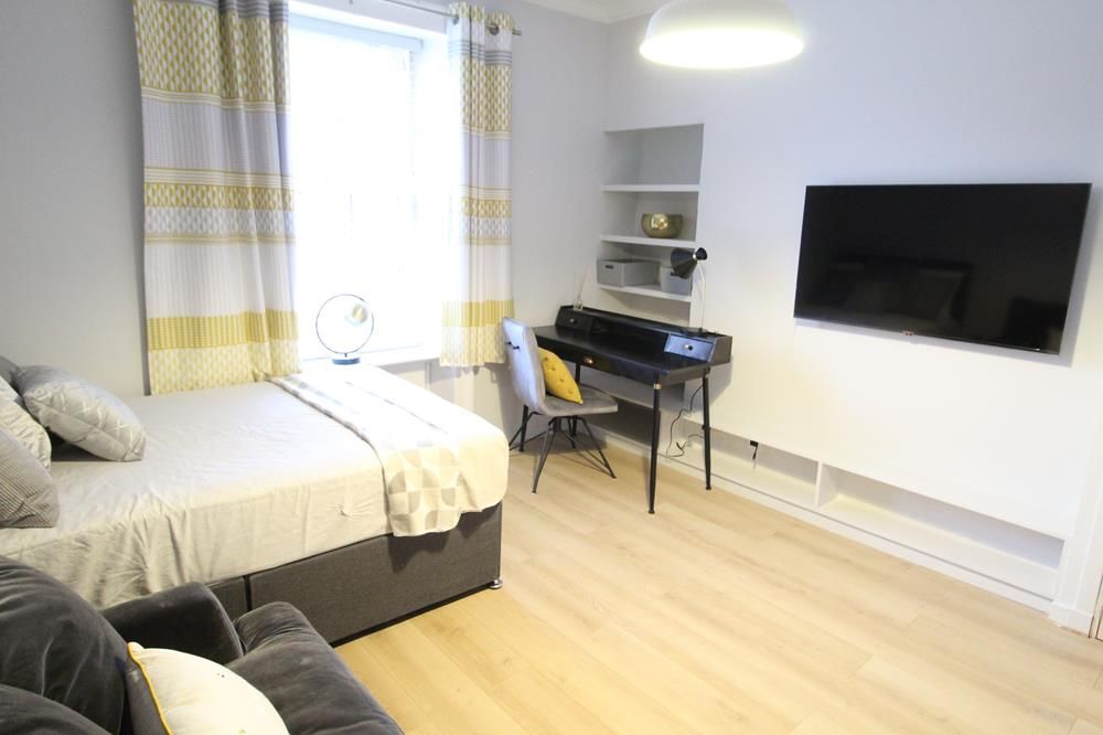 Property photo 1 of 6 Lounge 1