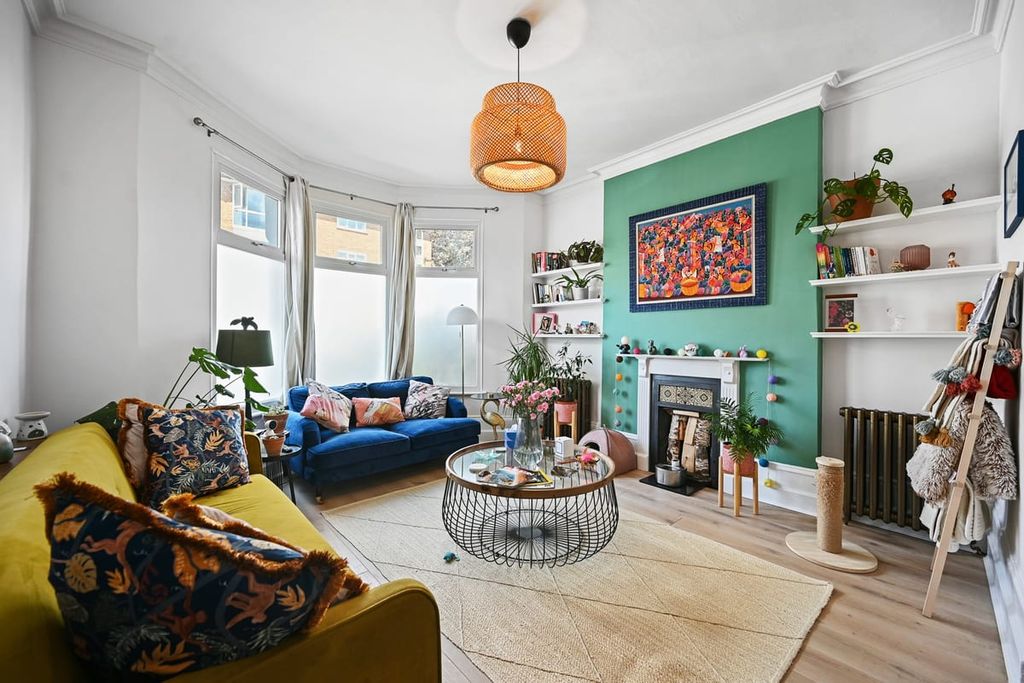 Property photo 1 of 12