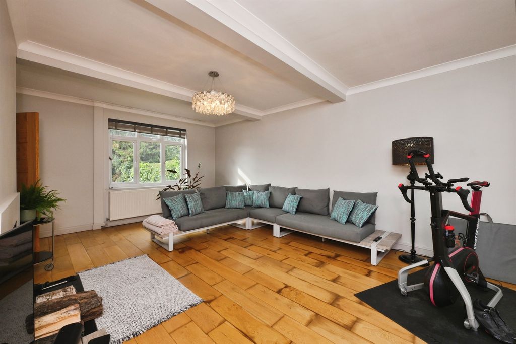 Property photo 3 of 20