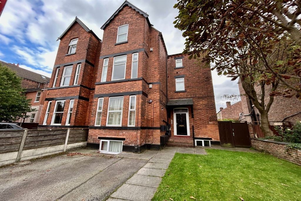 Property photo 1 of 13 (Main)