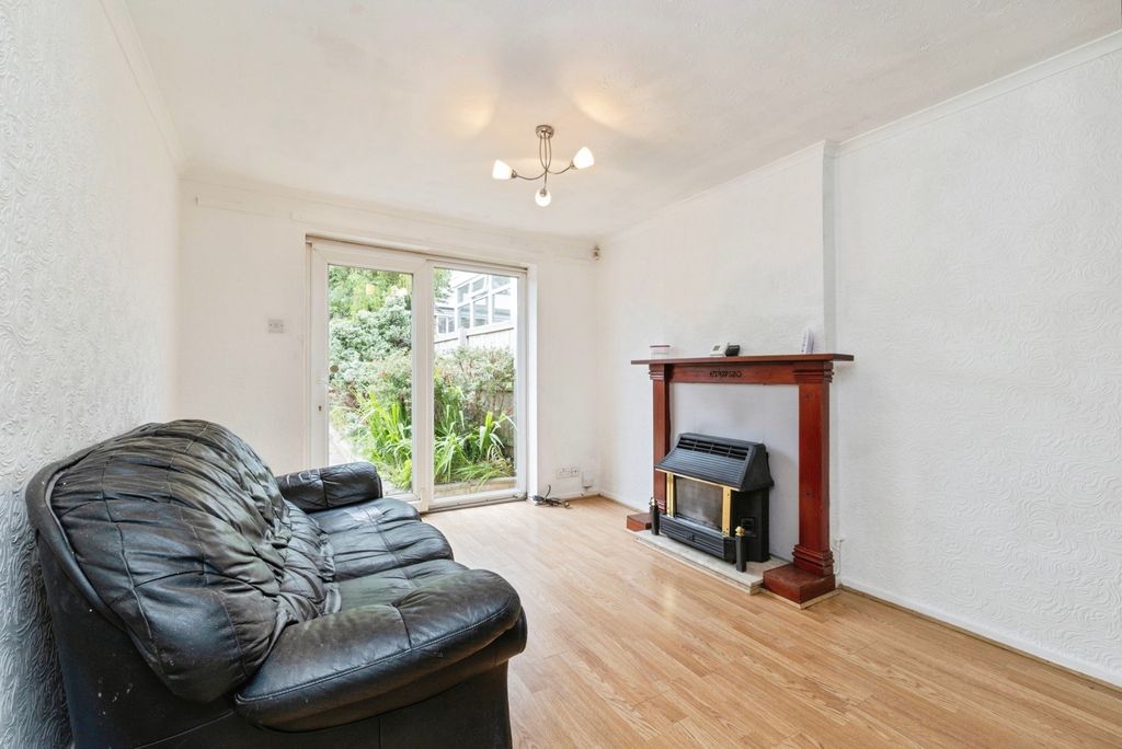 Property photo 3 of 17 Pbox-Img.Jpg