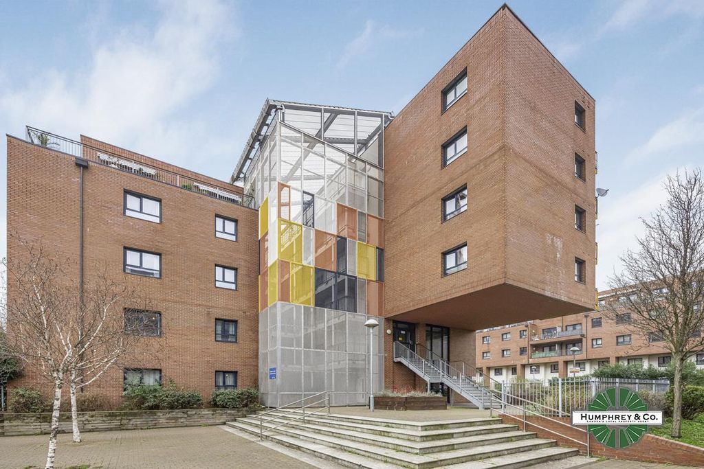 Property photo 1 of 14 31 Cambria Court 24 Sutherland Road -014.Jpg