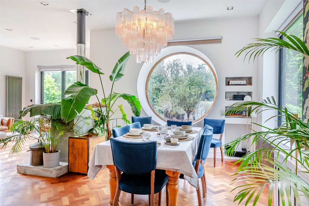 Property photo 3 of 16 Dining Area