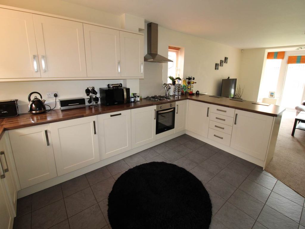 Property photo 2 of 10 Kitchen