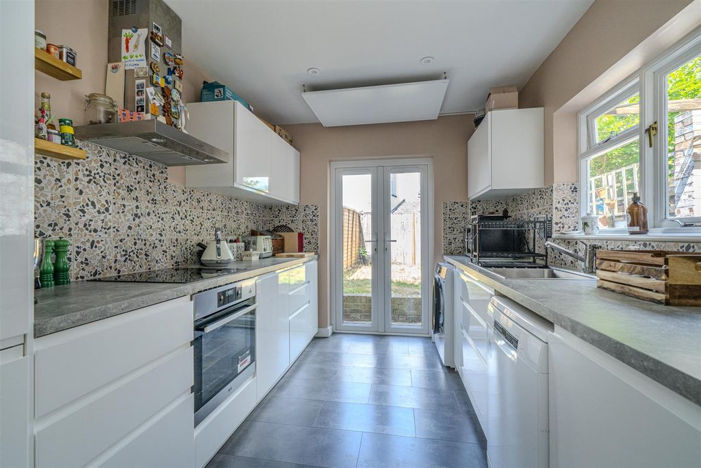 Property photo 2 of 20 Kitchen