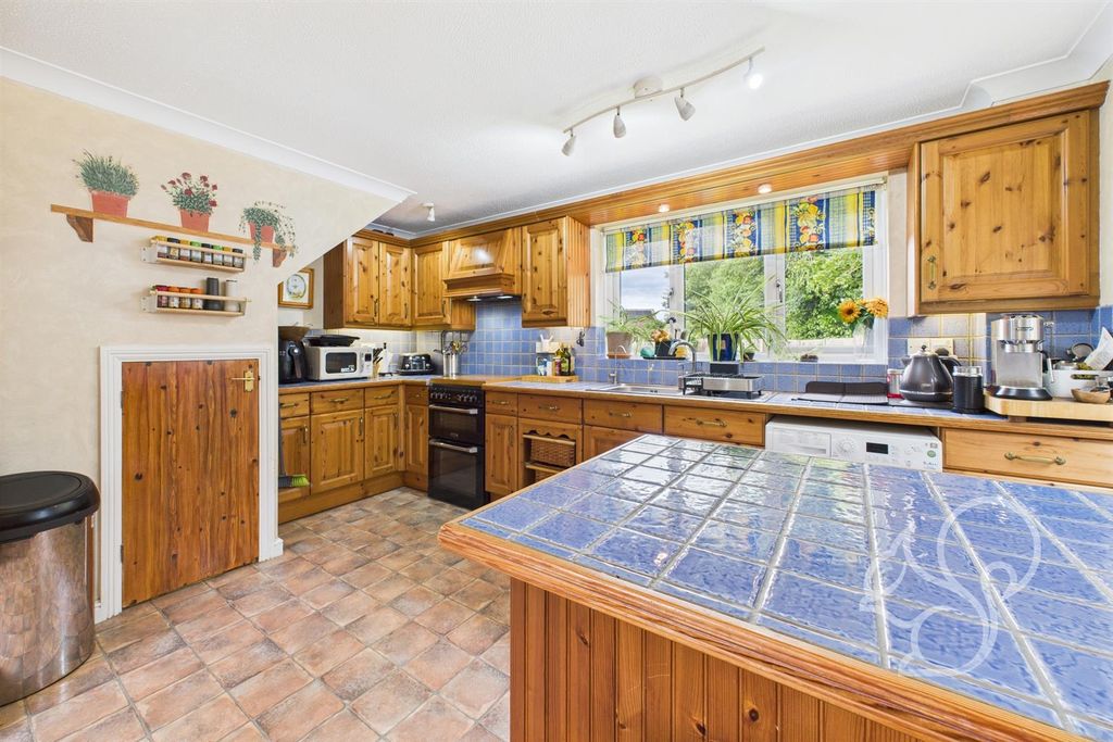 Property photo 3 of 16 Kitchen