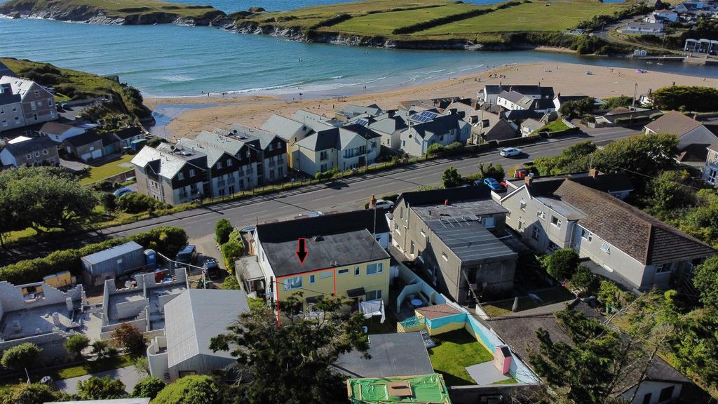 Property photo 1 of 9 Stones Throw