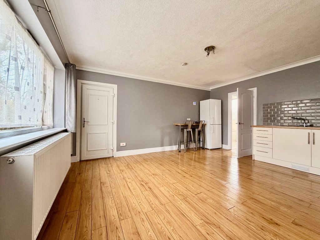 Property photo 2 of 8 669442