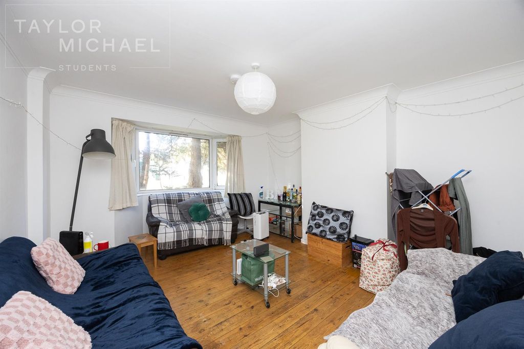 Property photo 3 of 14 Living Room