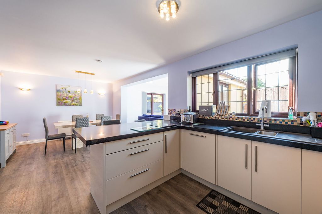 Property photo 3 of 20