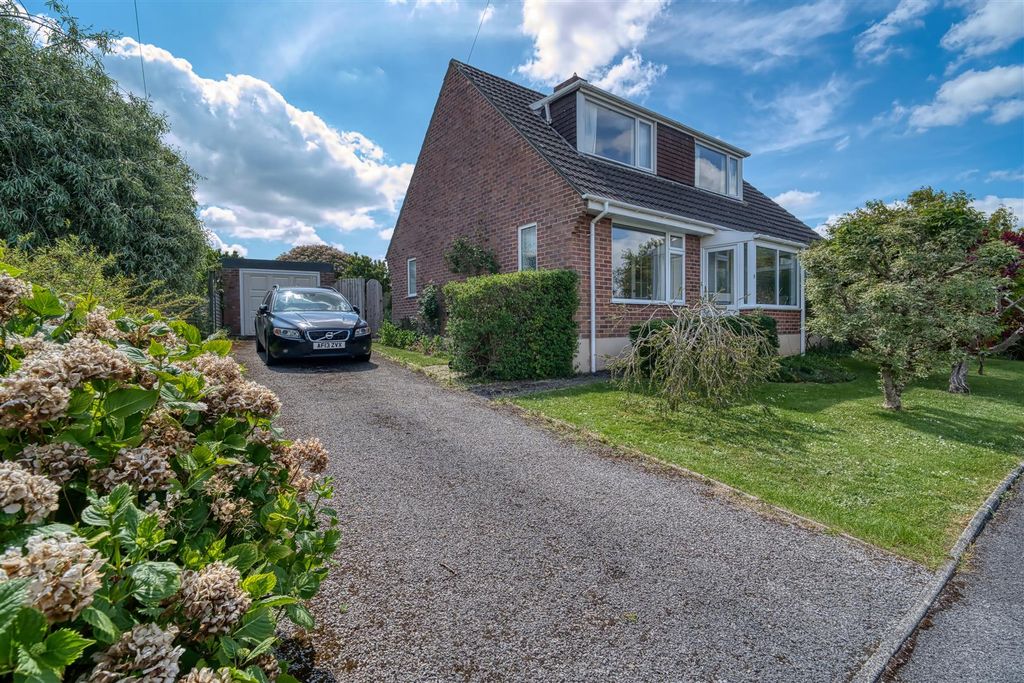 Property photo 1 of 10 Front