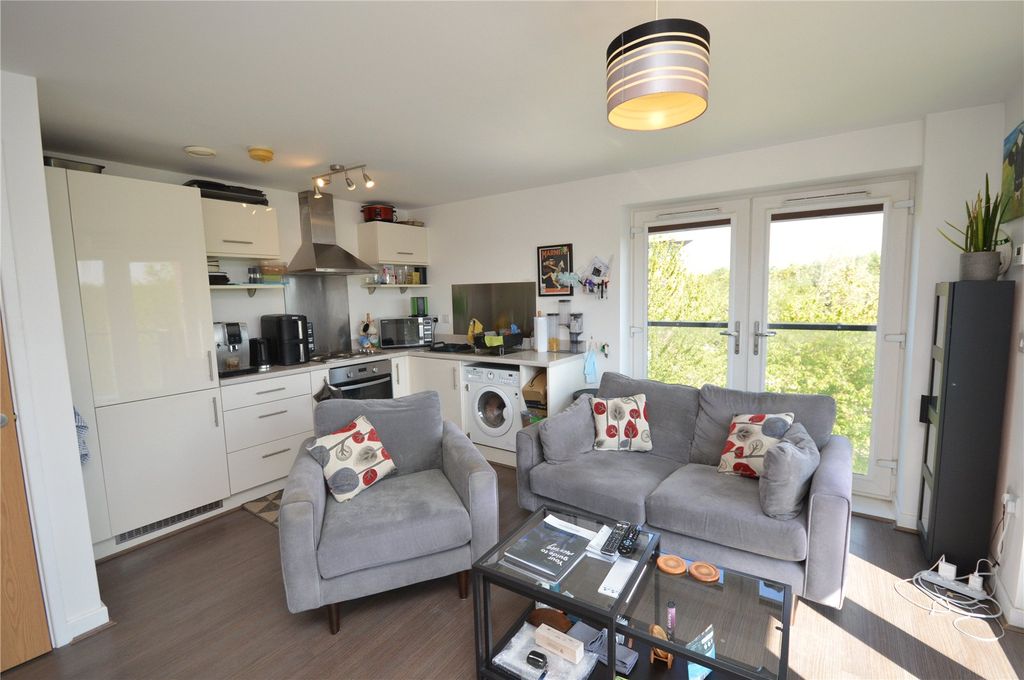 Property photo 3 of 12 Picture 3