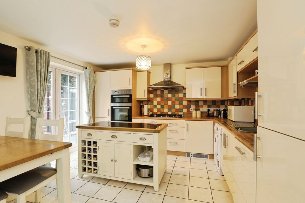 Property photo 3 of 19 Pbox-Img.Jpg