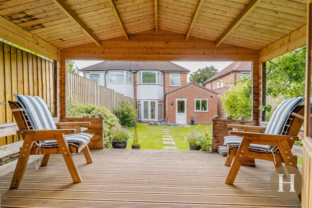 Property photo 3 of 38 Hadleigh Estate Agents-16.Jpg