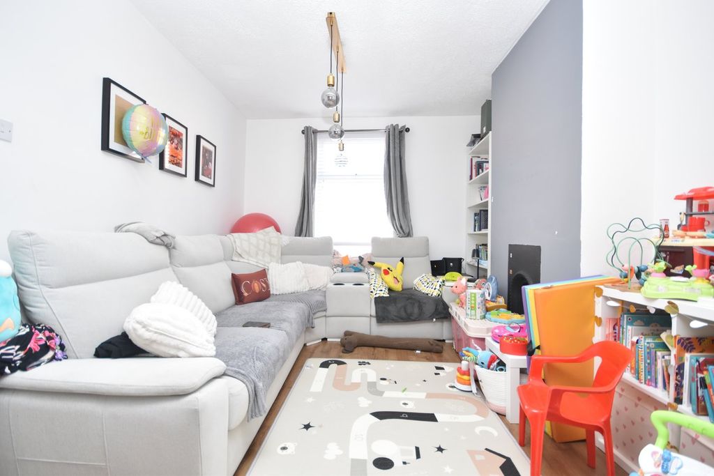 Property photo 3 of 9