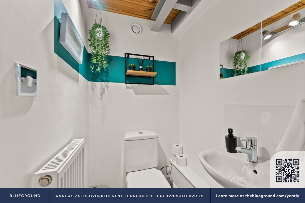 Property photo 3 of 25 Bathroom
