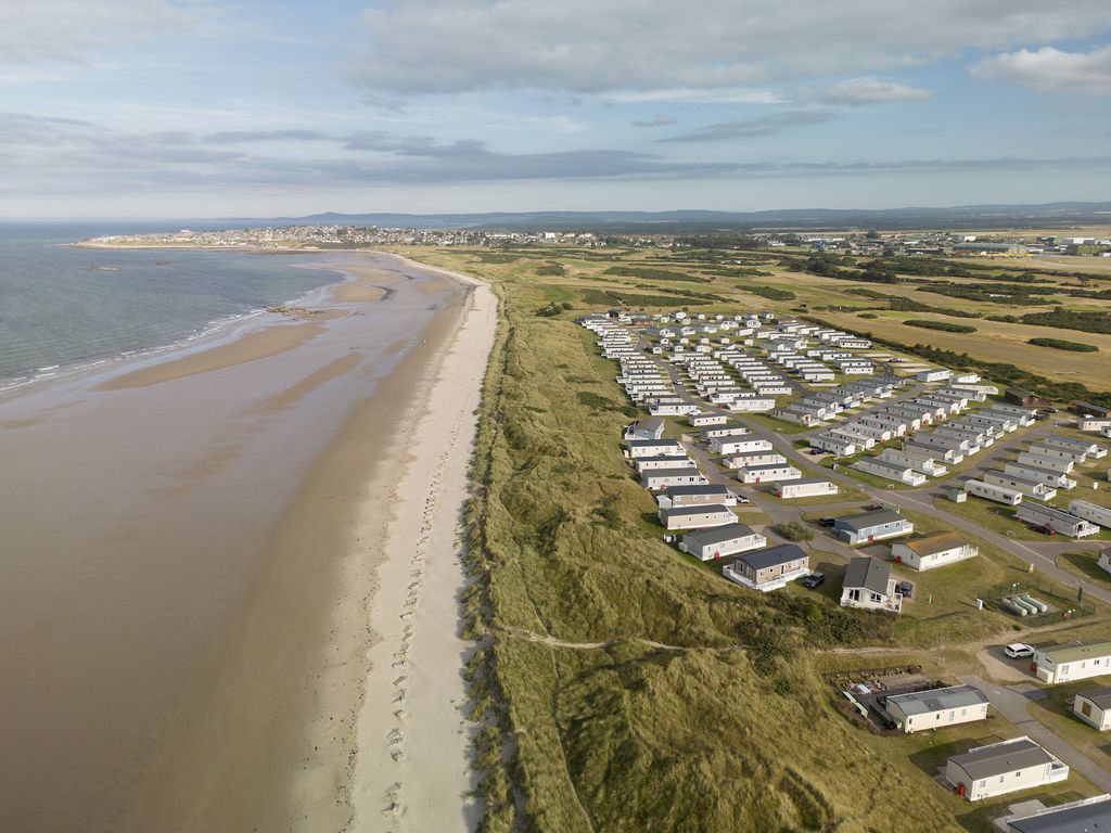 Property photo 2 of 27 Silver Sands Holiday Park Aerial 2022 5