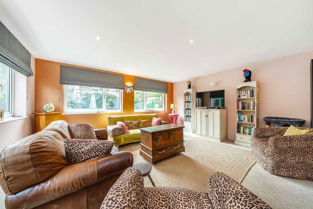 Property photo 2 of 9