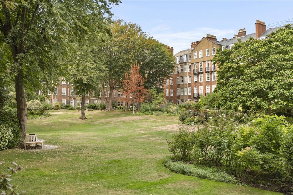 Property photo 1 of 15 Communal Gardens