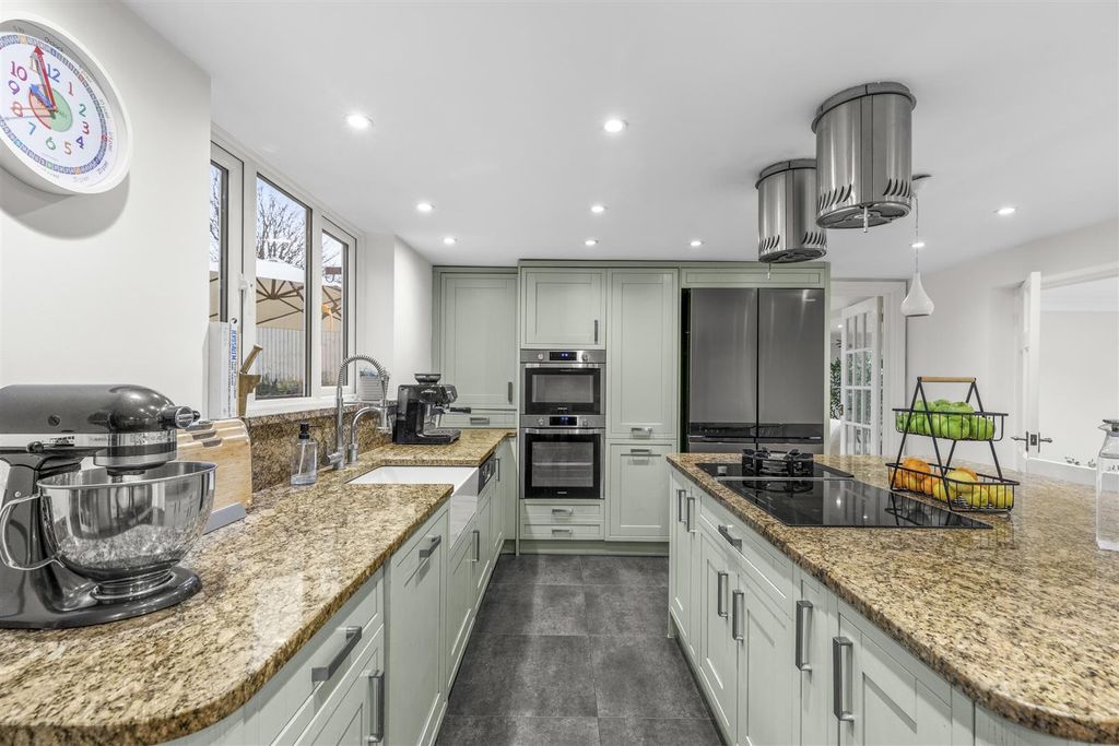 Property photo 3 of 21 7 Guinions Rd, Hp13 7Nt-18.Jpg