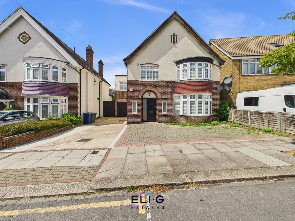 Property photo 1 of 23 Large Detached 4-5 Bedroom House Available Right Now !