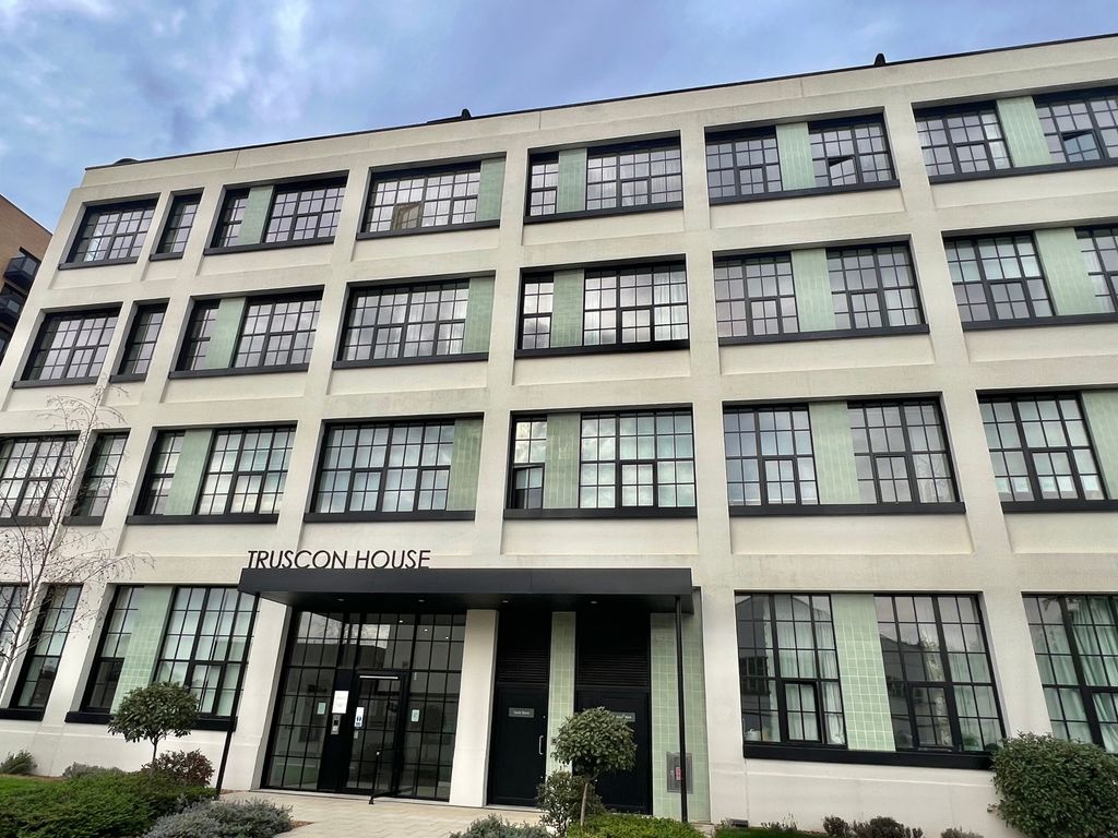 Property photo 1 of 20