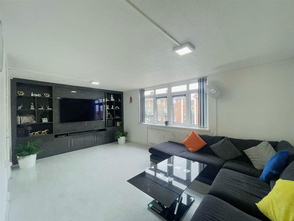 Property photo 3 of 10 Living Room