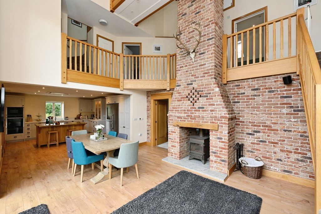 Property photo 3 of 34