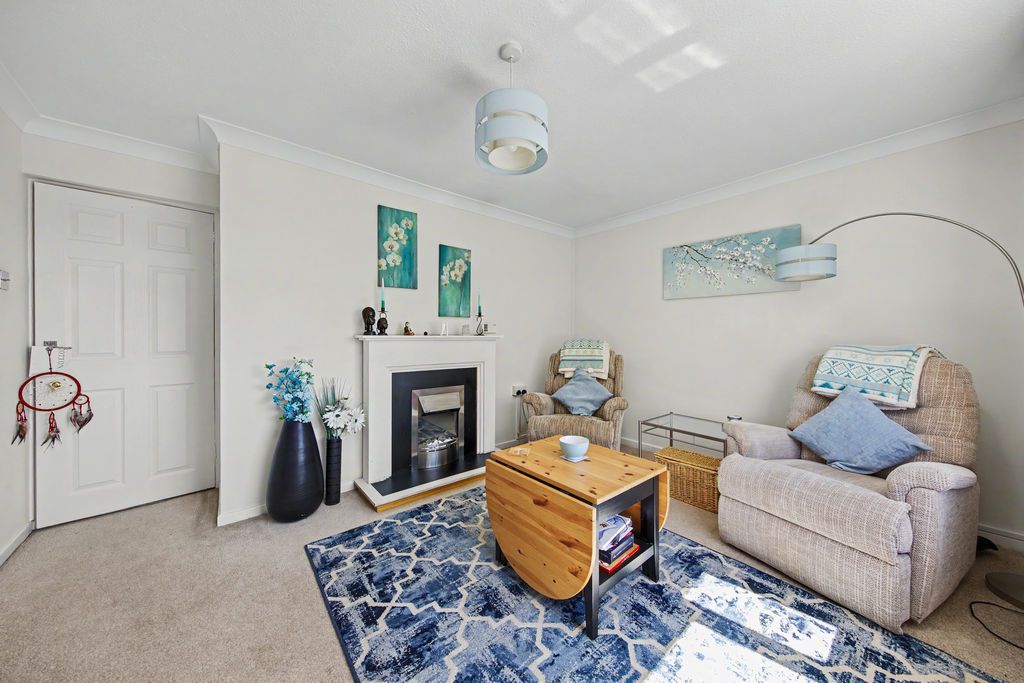 Property photo 3 of 16 Living Room