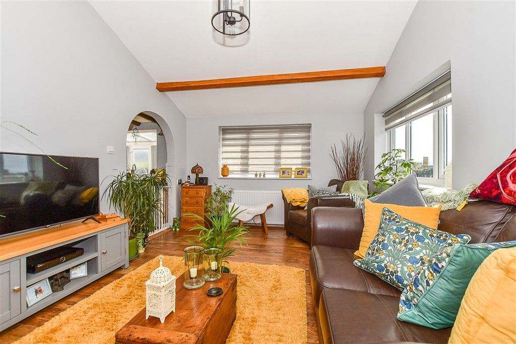 Property photo 3 of 10 Lounge