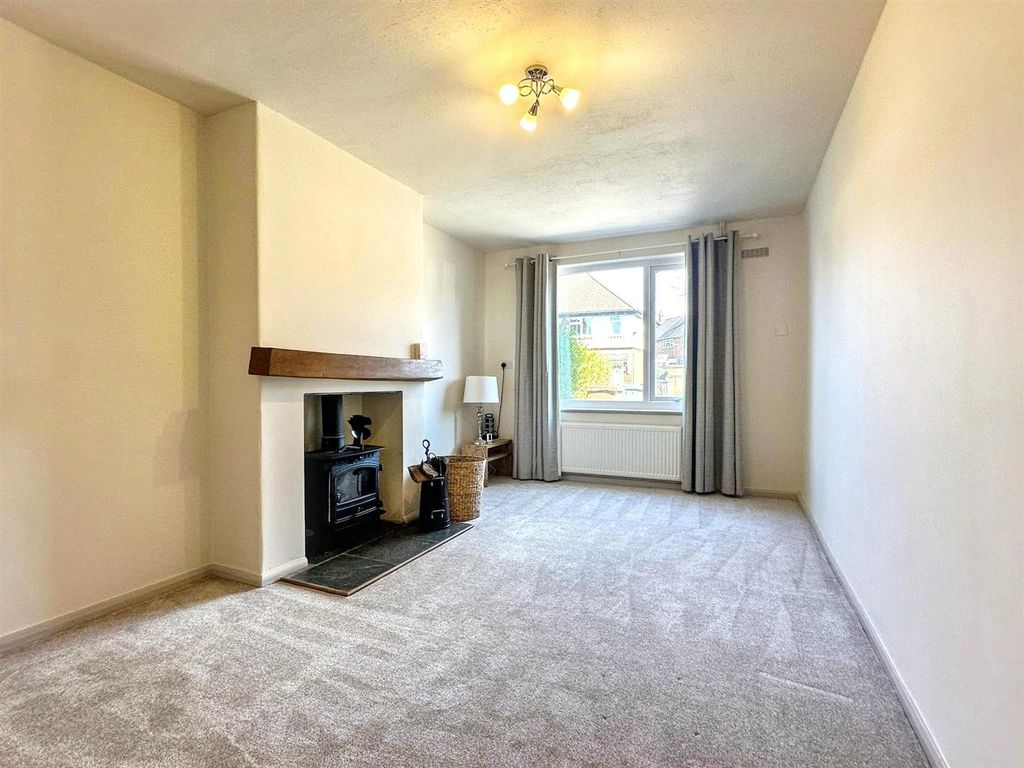 Property photo 3 of 23 Lounge