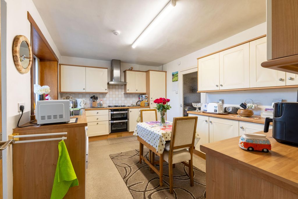 Property photo 3 of 22 Kitchen