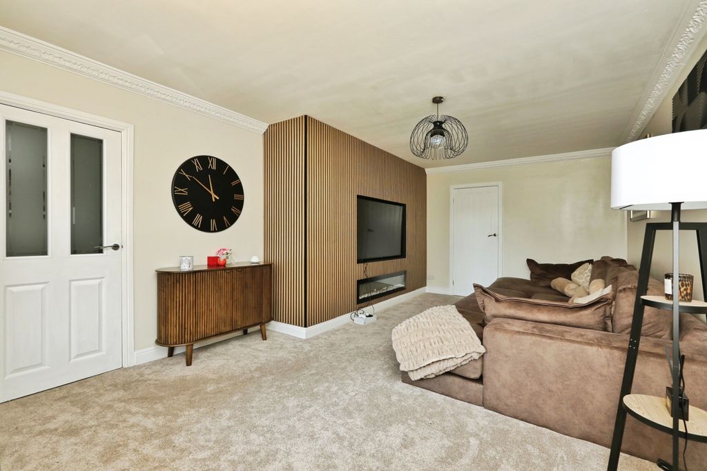 Property photo 3 of 28
