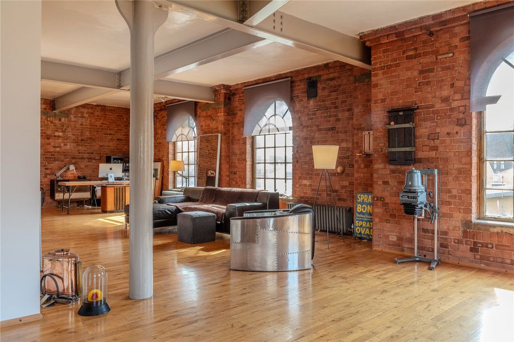 Property photo 2 of 25 Picture No. 12