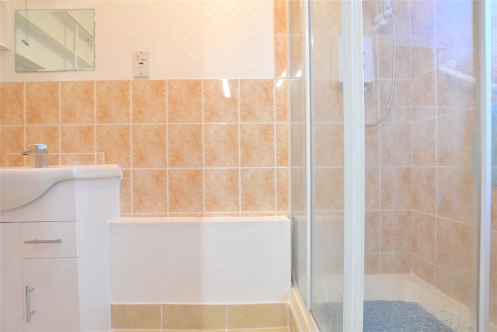 Property photo 3 of 11 Shower Room