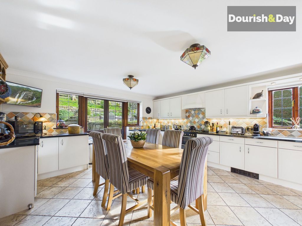 Property photo 3 of 44