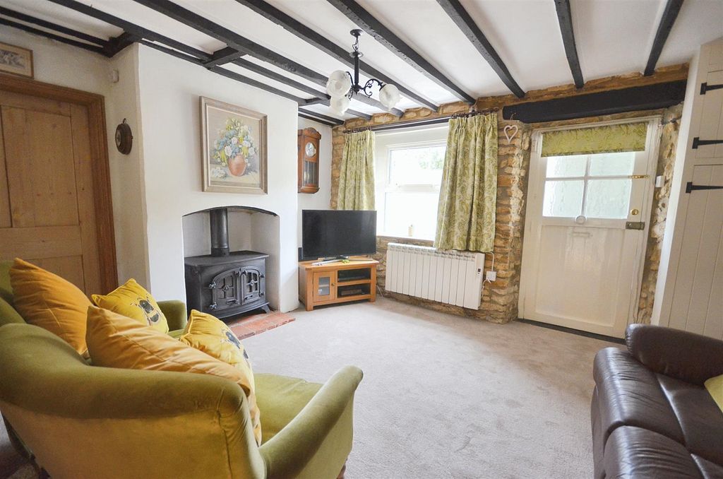 Property photo 3 of 12 Sitting Room