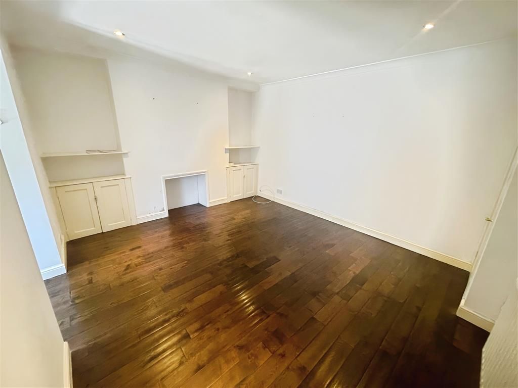 Property photo 3 of 13 Living Room