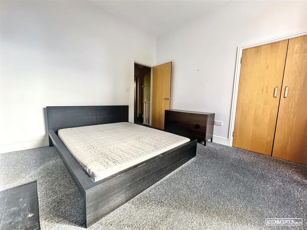 Property photo 1 of 16 Spacious Double Bedroom With Built-In Storage...