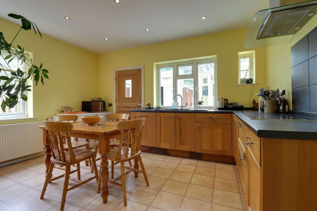 Property photo 3 of 16 Kitchen