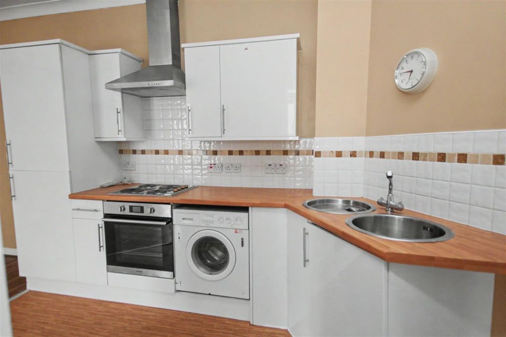 2 bed flat for saleBroomgate, Lanark ML11 photo 5