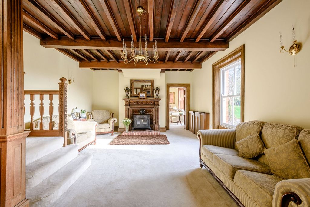 Property photo 3 of 29 Entrance Hall