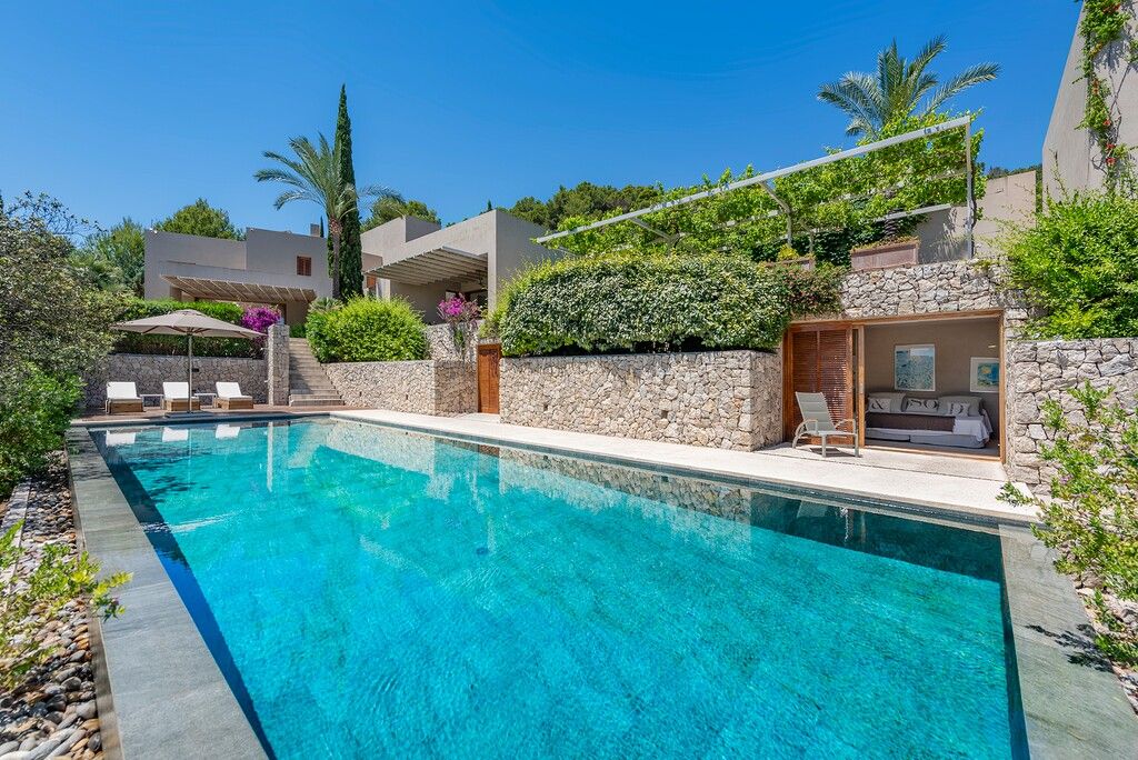 Property photo 2 of 20 Pool (4)
