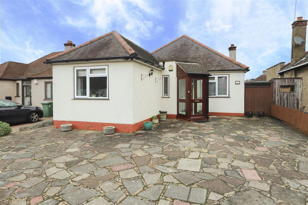 Property photo 1 of 11 Village Way